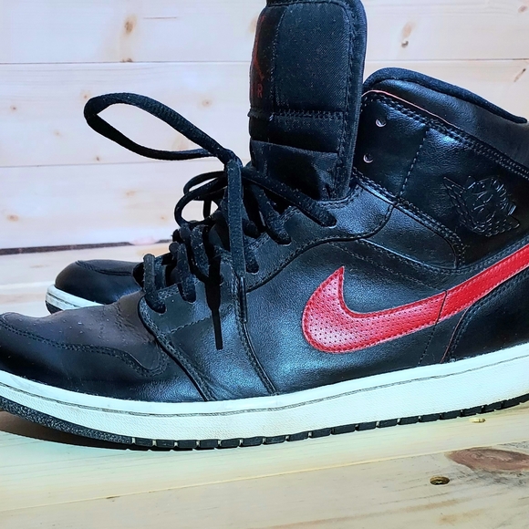 Air Jordan 1 Retro Mid Black Team Red White Mens Basketball Shoes 